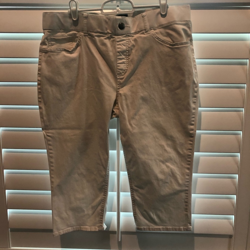 Cotton mid rise Capris